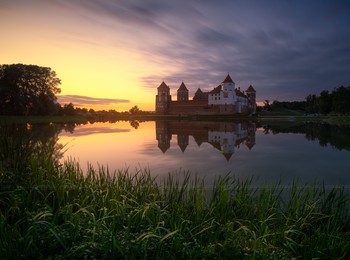 Mir Castle / ***
