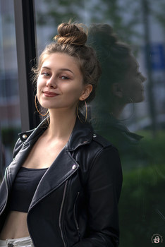 Girl / ***