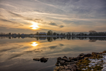 Sonnenuntergang / Sonnenuntergang an der Donau