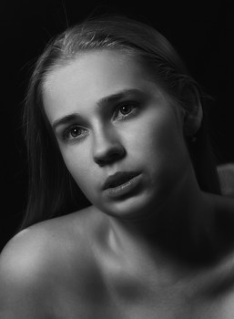  / ***