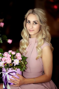 Mädchen mit Blumen / ***