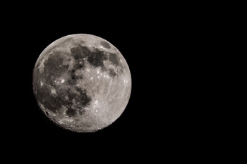 der Mond / Diese Aufnahme ist eine meiner ersten Versuche, den Mond darzustellen.