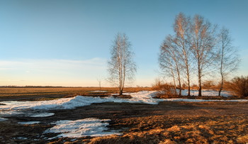 März / ***