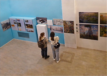 in der Ausstellung / ***