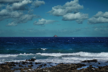 uninhabited island / sland Atlantic ocean