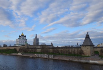 Evening in Pskov / ***