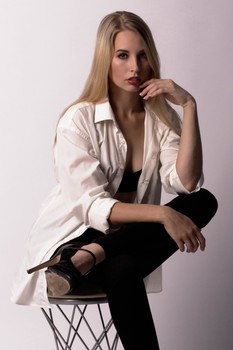 Girl / ***