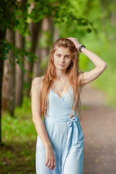  / ***