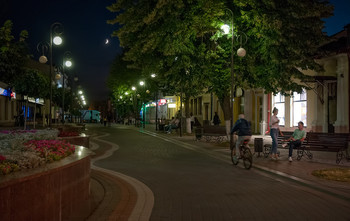 Night Street / ***