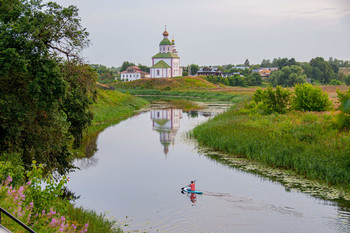 ROAD TO THE TEMPLE / ***