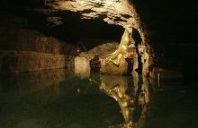 Underground Lake / ***