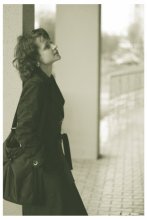 Mysterious optimist / ***