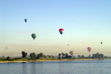 Balloons over the Nile / ***