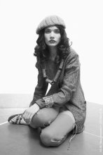 Angela 4 / ***
