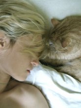 Morning, a single woman / ***