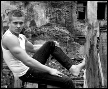 Andrew / ***