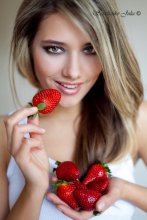 Strawberry / ***
