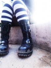 Feet / ***