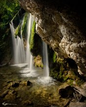 waterfall / ......
