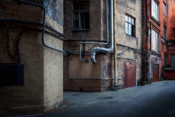 Old Yard / ***