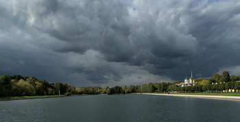 Before the storm / ***