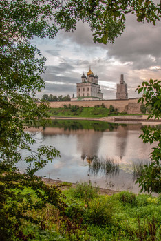 Trinity Cathedral / ***