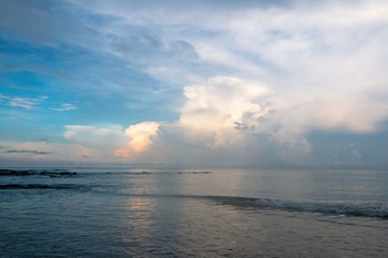 The sun rises / ***