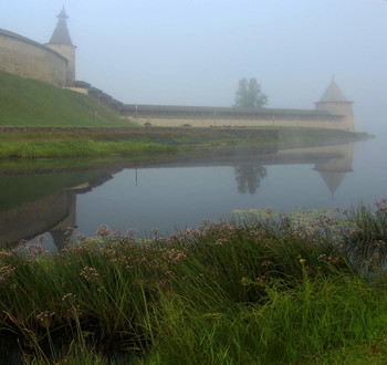 Fog dissipates / ***