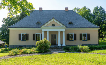 House by the River / https://vk.com/e.vaguro

https://www.instagram.com/vaguro_v_u_v/

https://web.facebook.com/evgeniy.vagouro

https://www.pexels.com/ru-ru/@10472344