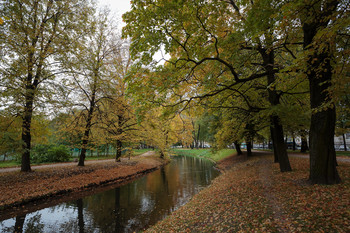 Im Herbst des Parks ... / ***