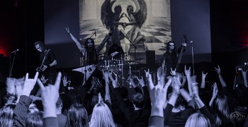 Concert / ***