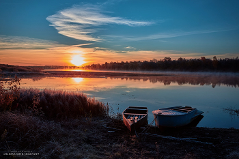 October morning with frost / October morning on the Unzha River. Kostroma region. October 2021