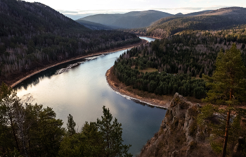 bend in the river / ***
