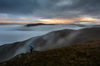 Above the clouds / ***