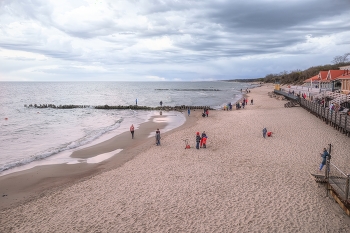 The Promenade / ***