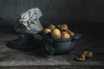 Apricot / ***