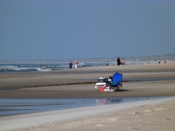 Menschen am Strand / Die dänische Nordseeküste ist im Herbst nie überfüllt.