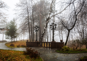 In autumn park / ***