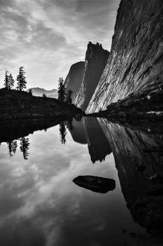 Early morning on Lake Chernoe / ***