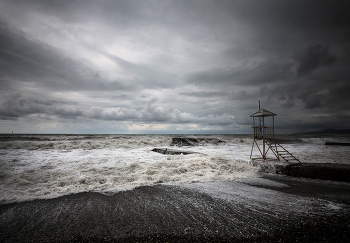 Low Season / ***