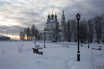 Trinity Cathedral / ***