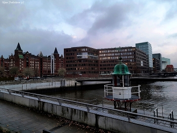 Speicherstadt Hamburg / https://www.youtube.com/watch?v=i0kxa-sex6o&t=9s
https://www.youtube.com/watch?v=EJ5_YG7hC1Q&t=6s
https://www.youtube.com/watch?v=C3Bk9NPtq5U
https://www.youtube.com/watch?v=IGn-NNqkBL0&t=15s
https://www.youtube.com/watch?v=DBXV8Ty7J44&t=14s
https://www.youtube.com/watch?v=H0KRhRMNZMk&t=10s
https://www.youtube.com/watch?v=4f11cYWe-xM&t=19s