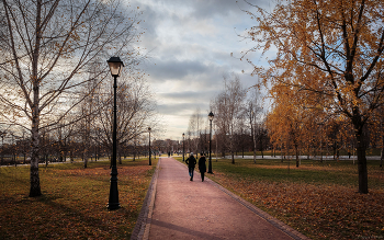 In the fall the park ... / ***