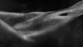 Desire / Female forms inspire me. Photographing the anonymity of a woman allows for a sensual and beautiful work of art.