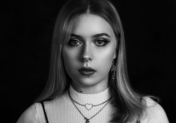  / ***