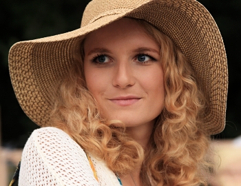 The lady in the hat / ***