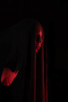 Red / ***