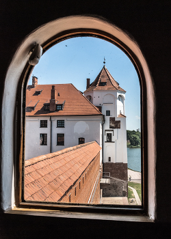 Window to Europe / ***