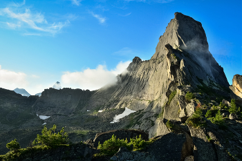 Morning at the Sleeping Sayan Pass / ***