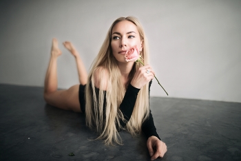  / ***